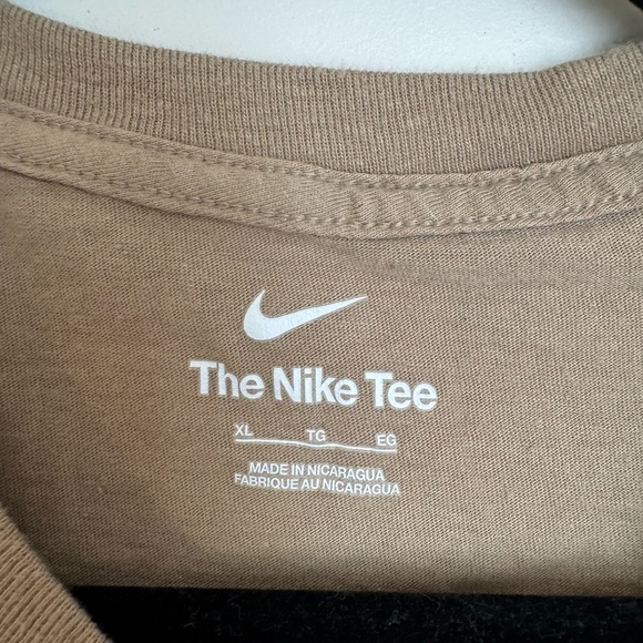 Nike Graphic T-Shirt - Picture 3 of 4